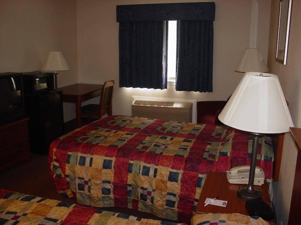 Lomira Inn And Suites Экстерьер фото